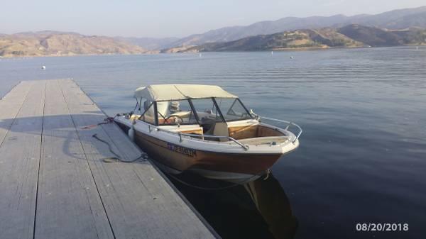Bayliner fishing boat, trailer, fish finder and accessories