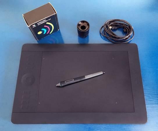 Wacom Intuos5 Touch Medium Pen Tablet (PTH-650) - wireless!.jpg
