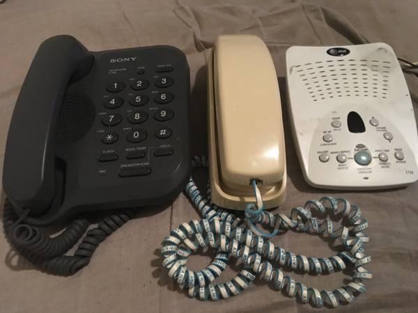 2 phones, 1 answering machine.jpg